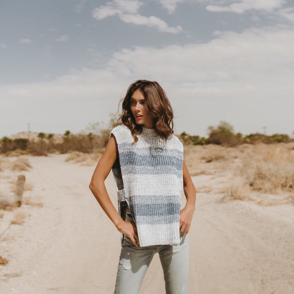 Elan Women's Sleeveless Sweater Top - Picture 1 of 3